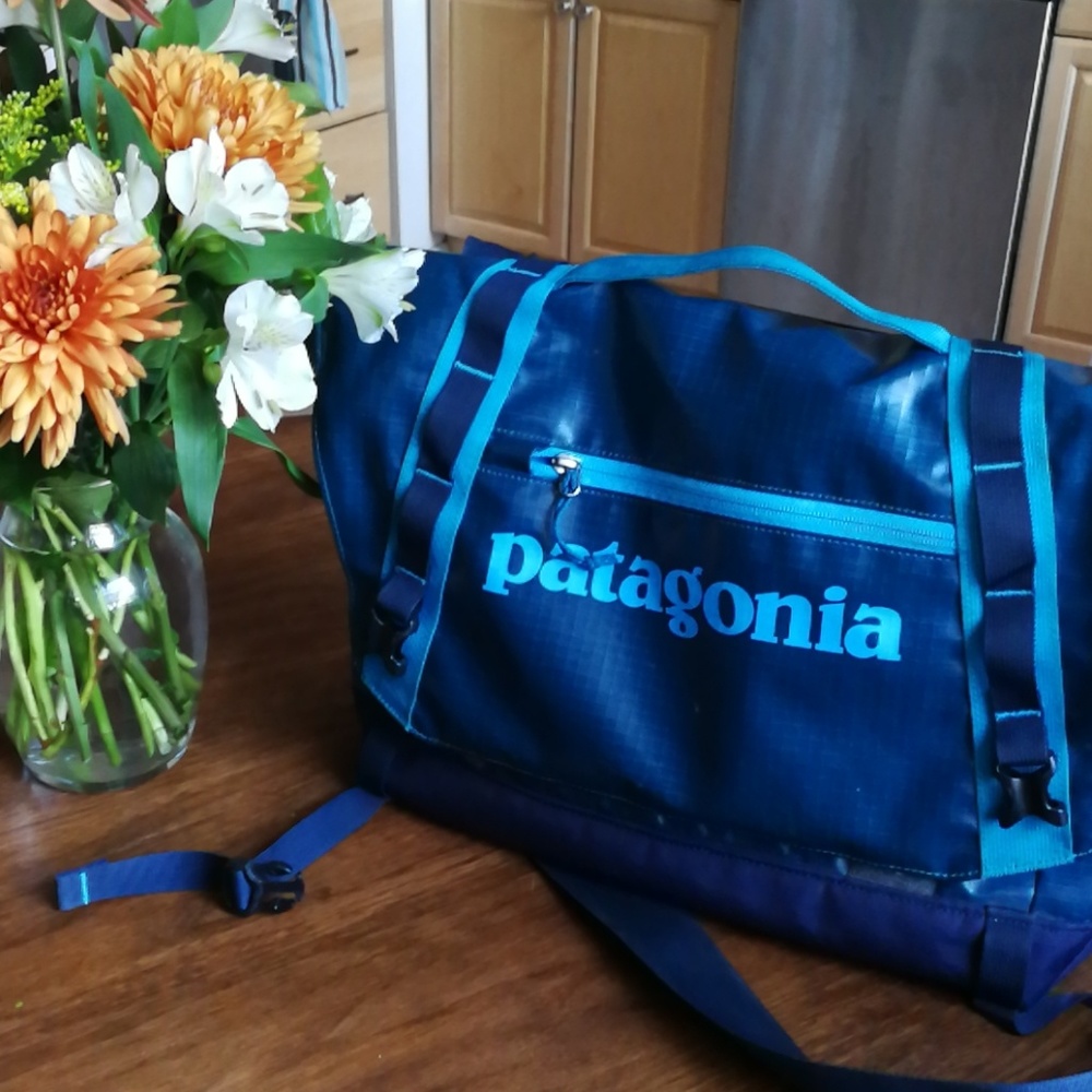 Patagonia Black Hole Small Messenger Bag